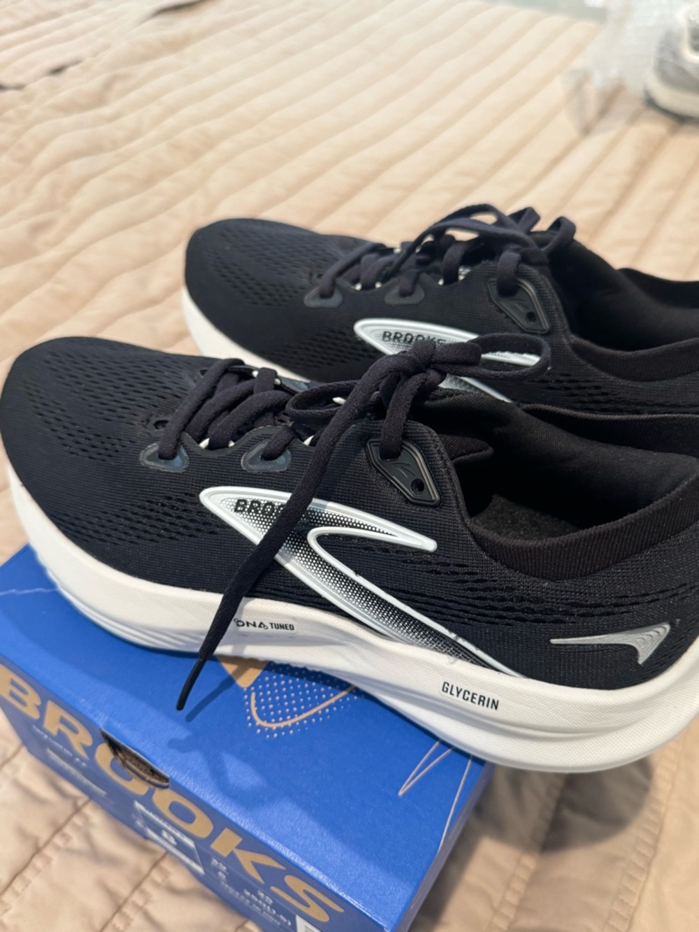 Brooks Black and White Running Shoes Glycerin 22